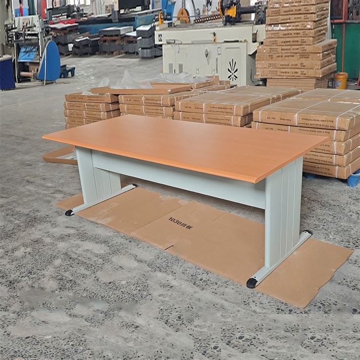 Desk With Metal Legs
